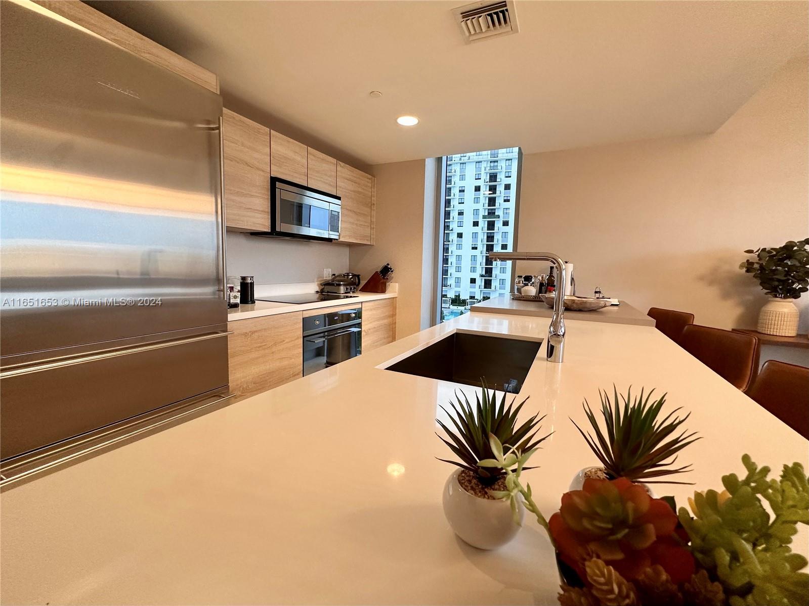 THE HARBOUR NORTH CONDO - Residential