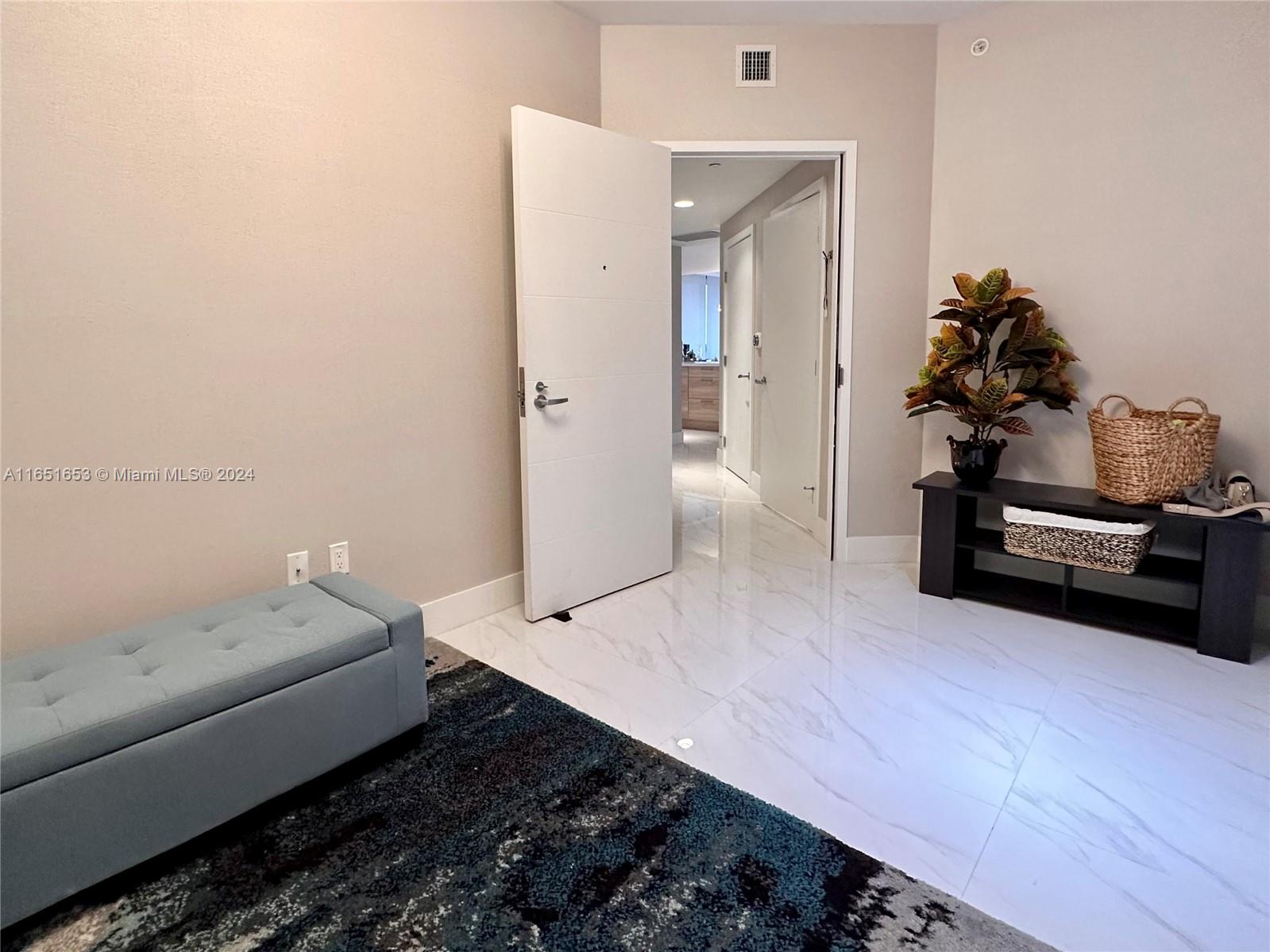 THE HARBOUR NORTH CONDO - Residential