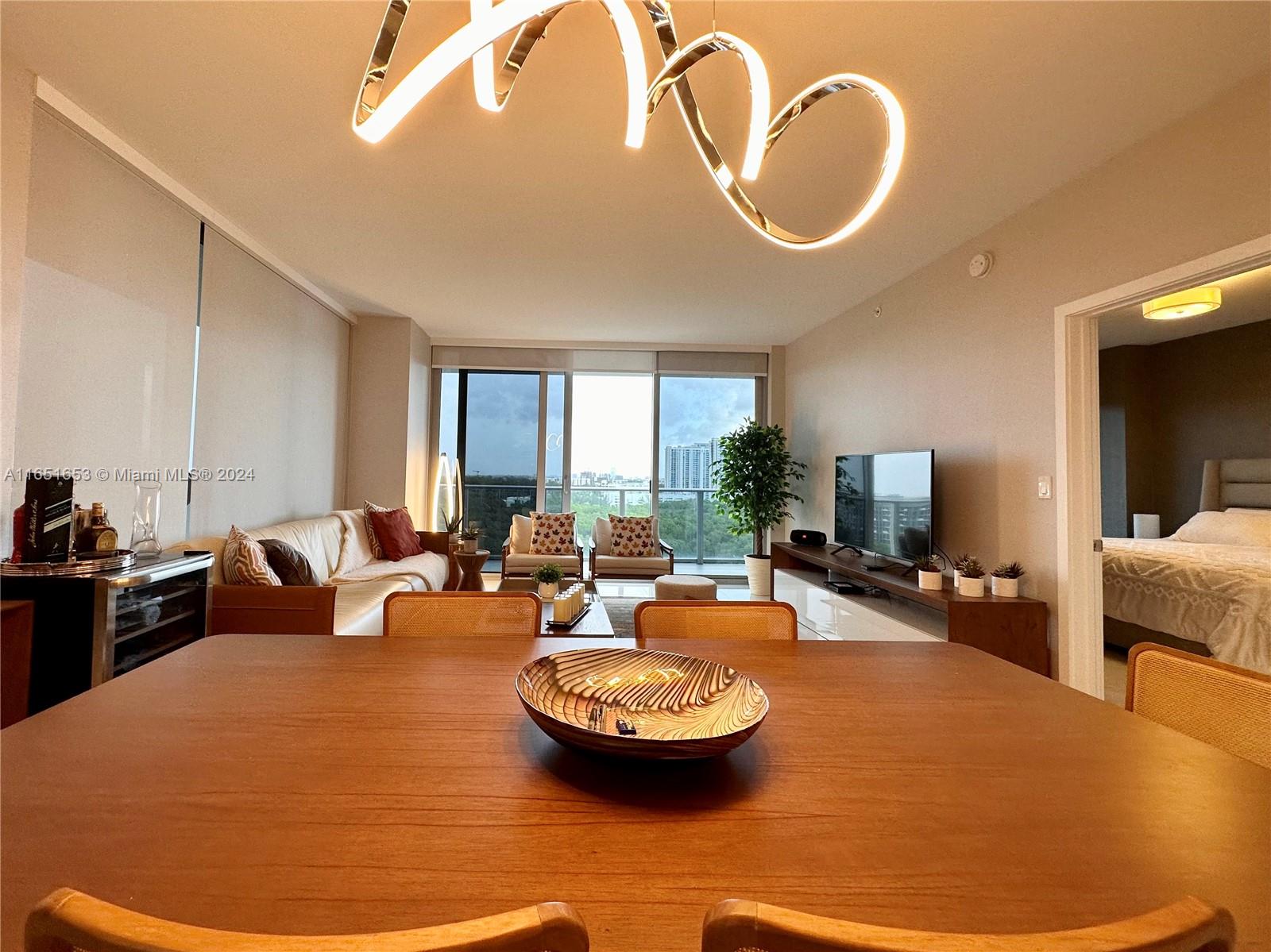 THE HARBOUR NORTH CONDO - Residential