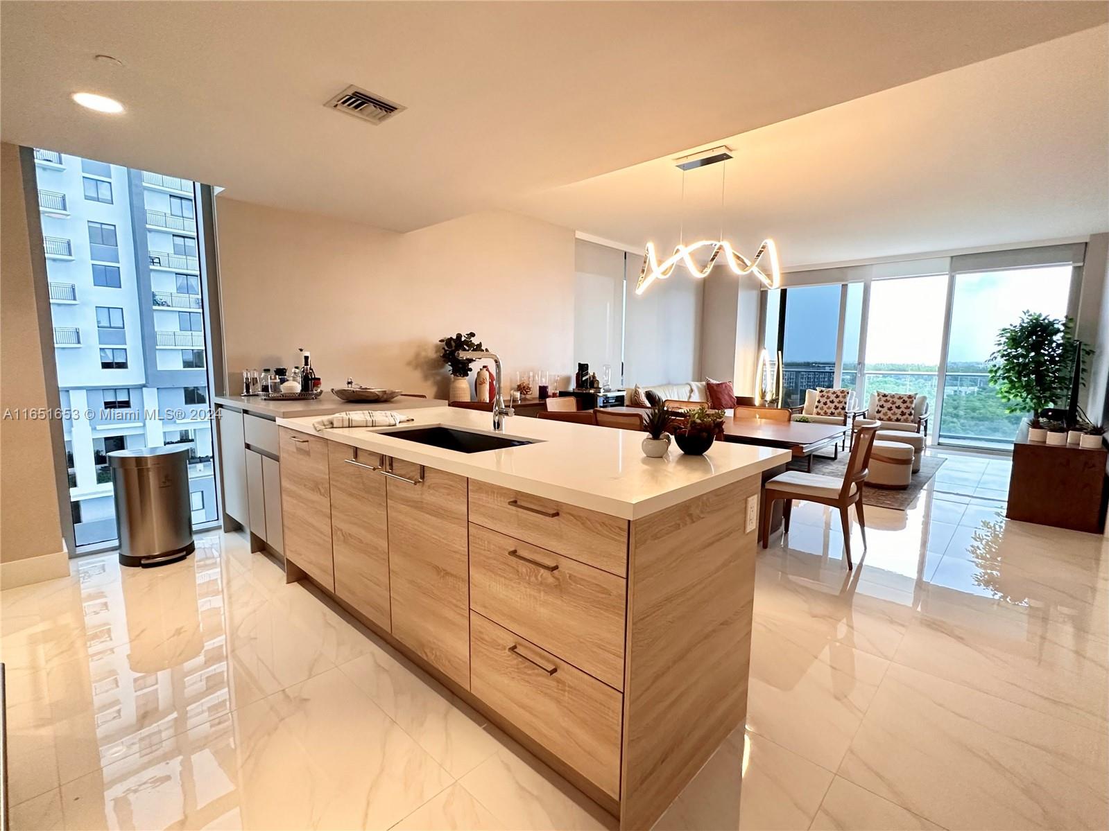 16385 Biscayne Blvd 1201