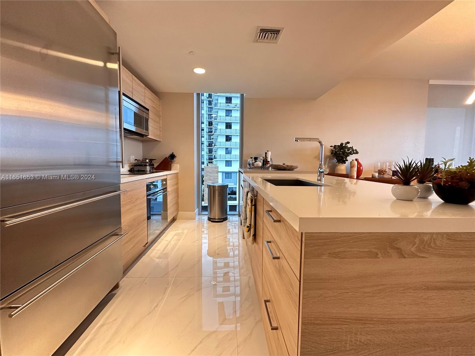 THE HARBOUR NORTH CONDO - Residential