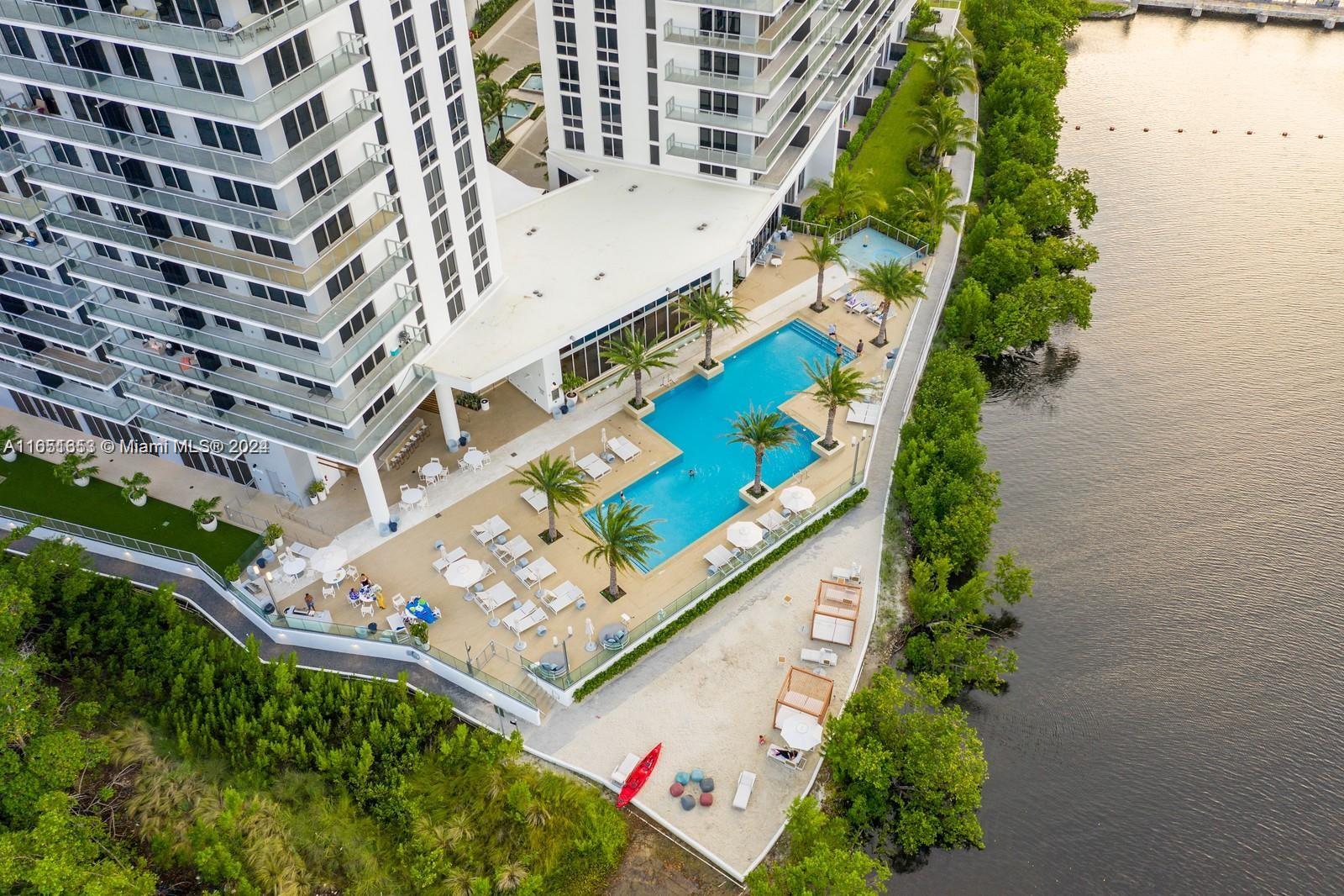 THE HARBOUR NORTH CONDO - Residential