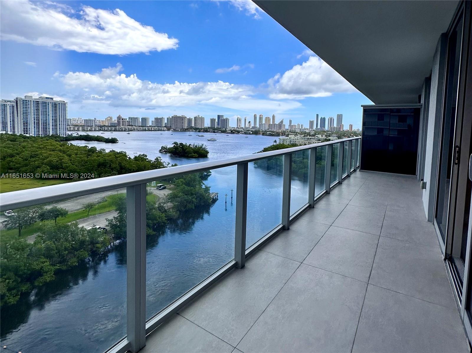 16385 Biscayne Blvd 1201