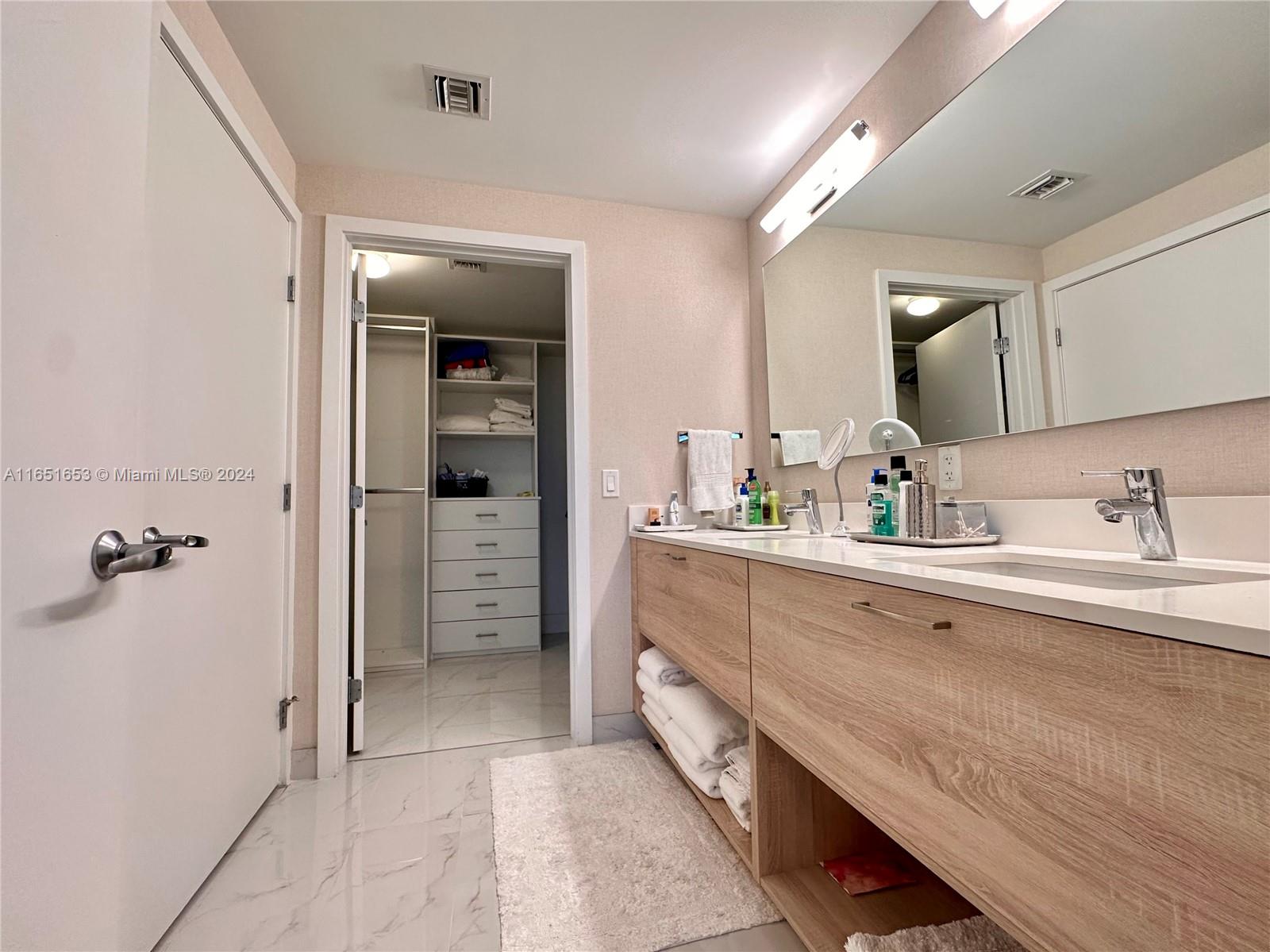 THE HARBOUR NORTH CONDO - Residential