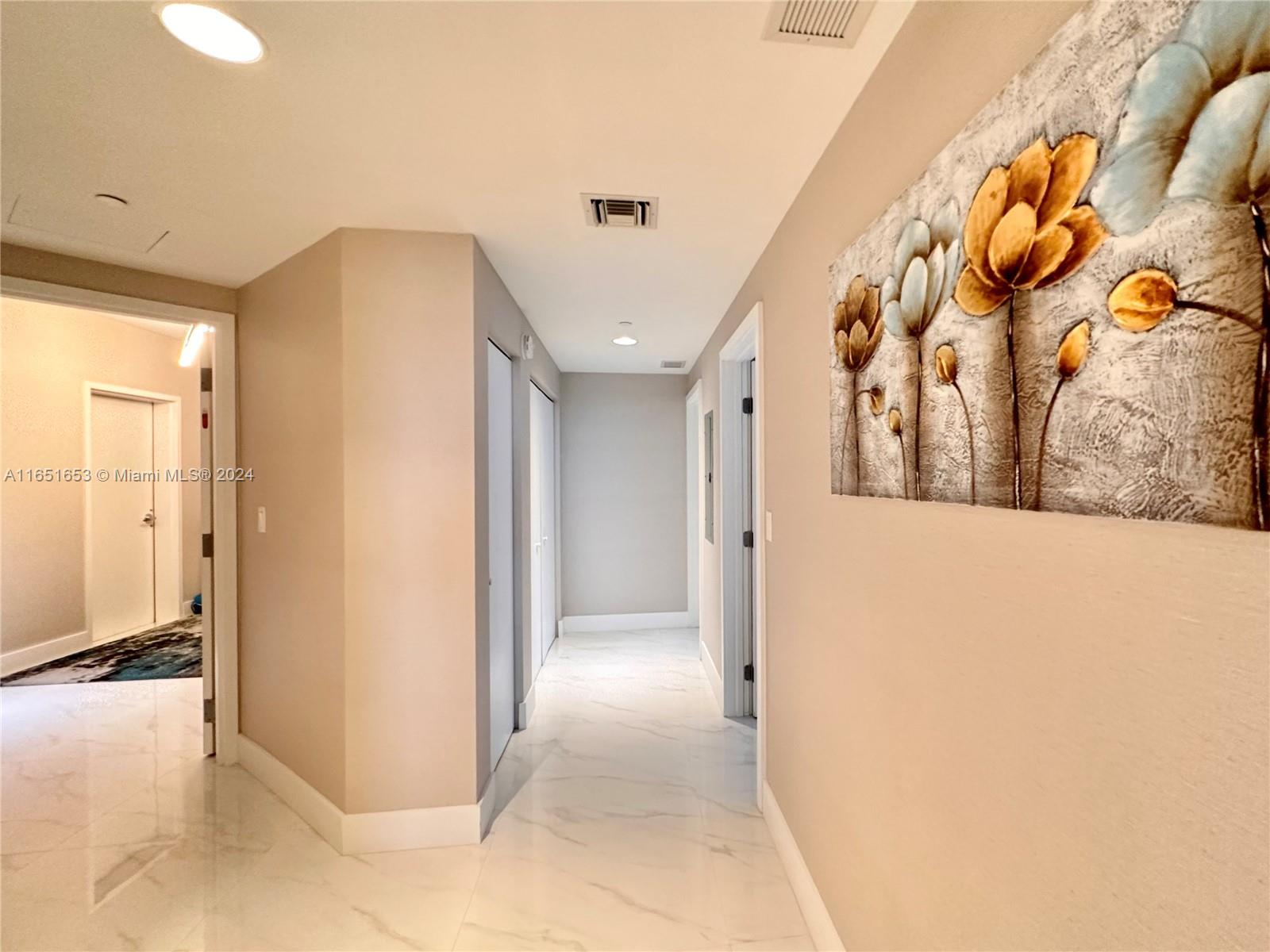 THE HARBOUR NORTH CONDO - Residential
