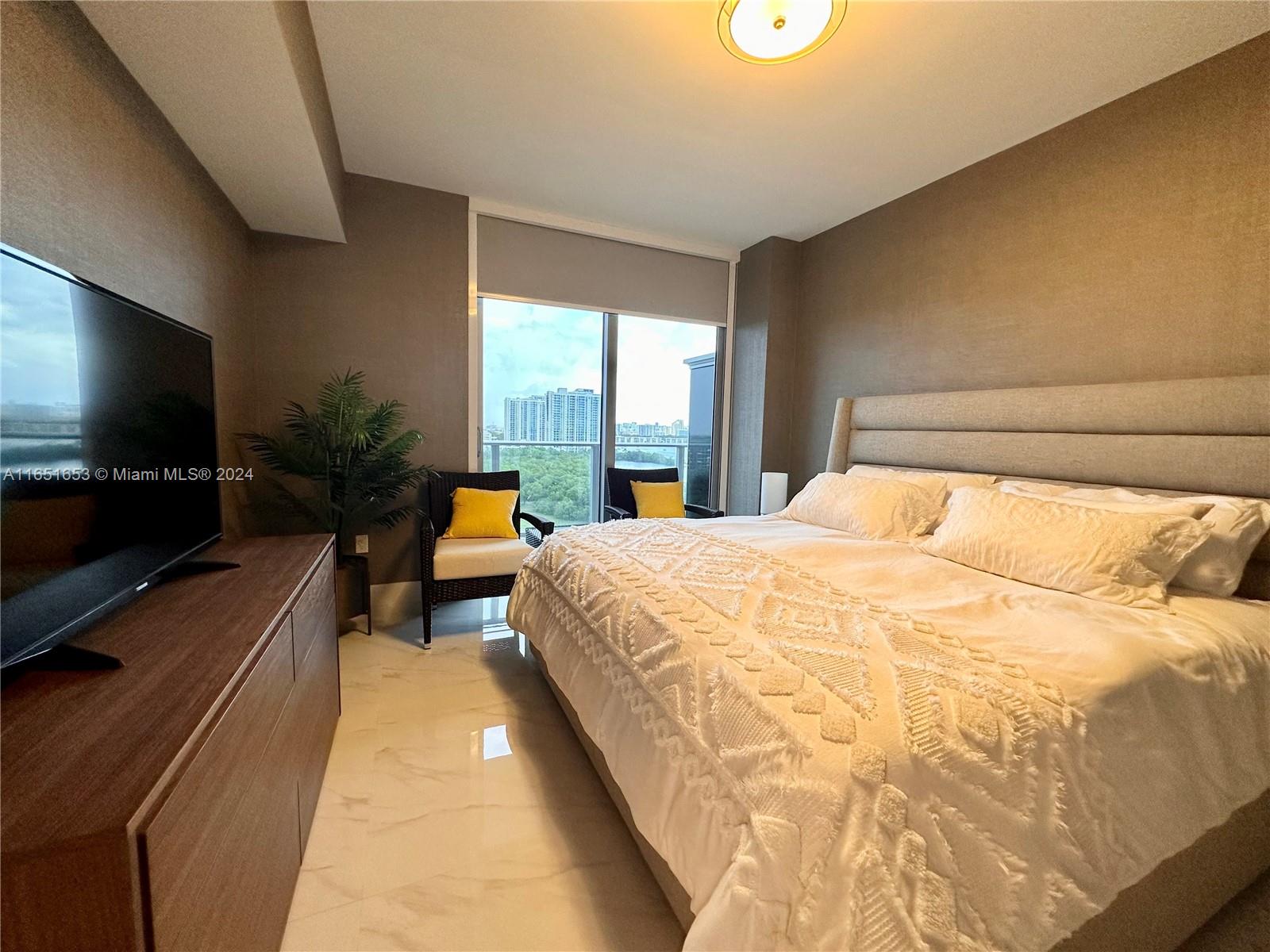 THE HARBOUR NORTH CONDO - Residential