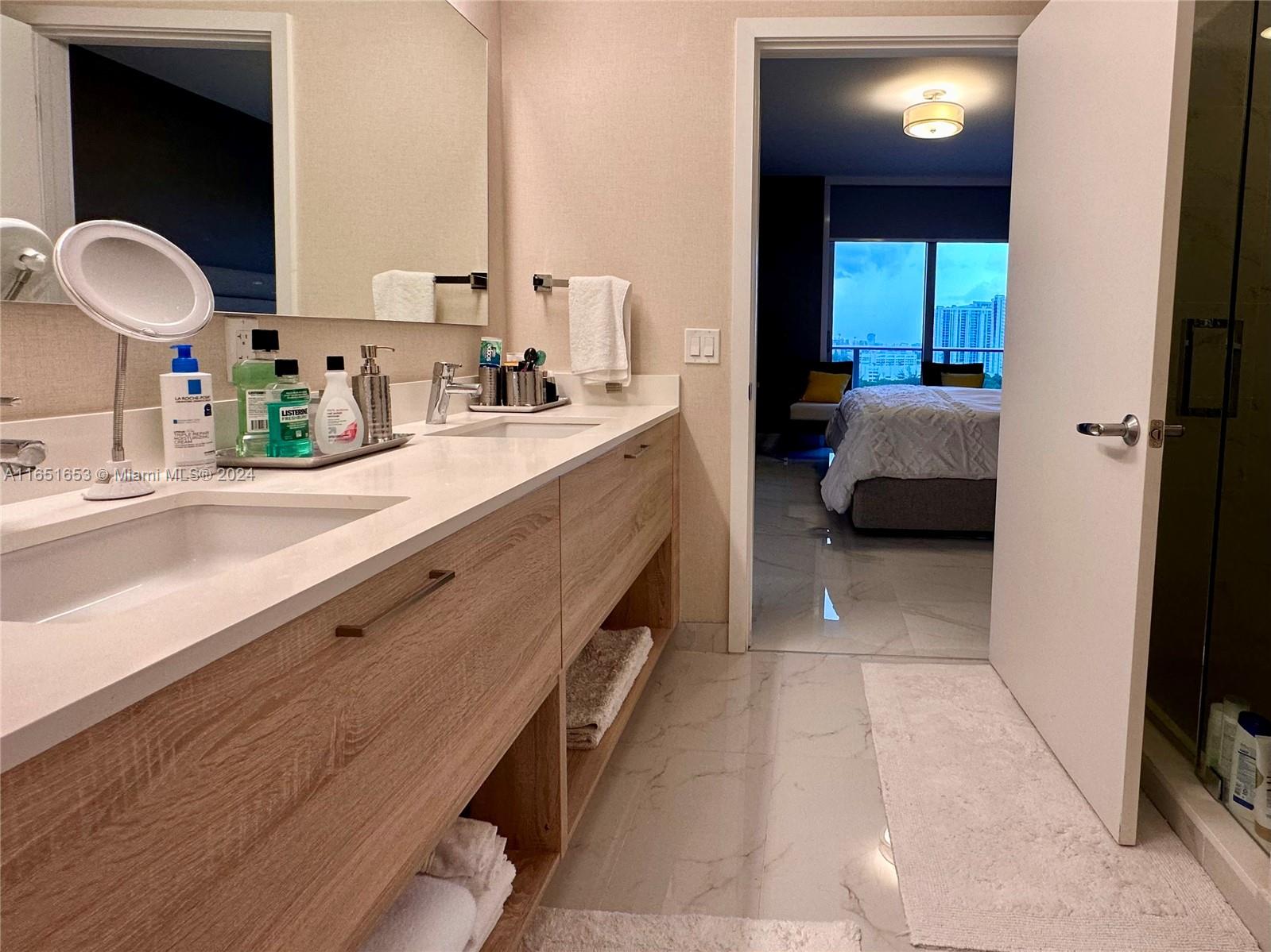 THE HARBOUR NORTH CONDO - Residential