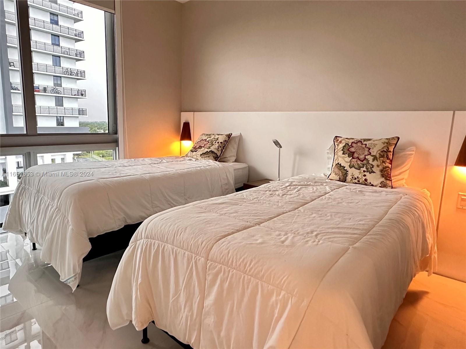 THE HARBOUR NORTH CONDO - Residential