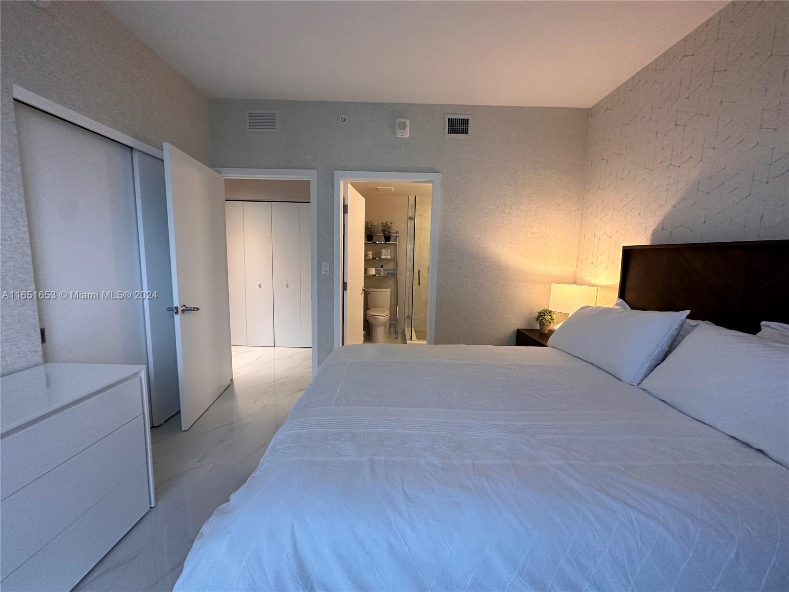THE HARBOUR NORTH CONDO - Residential