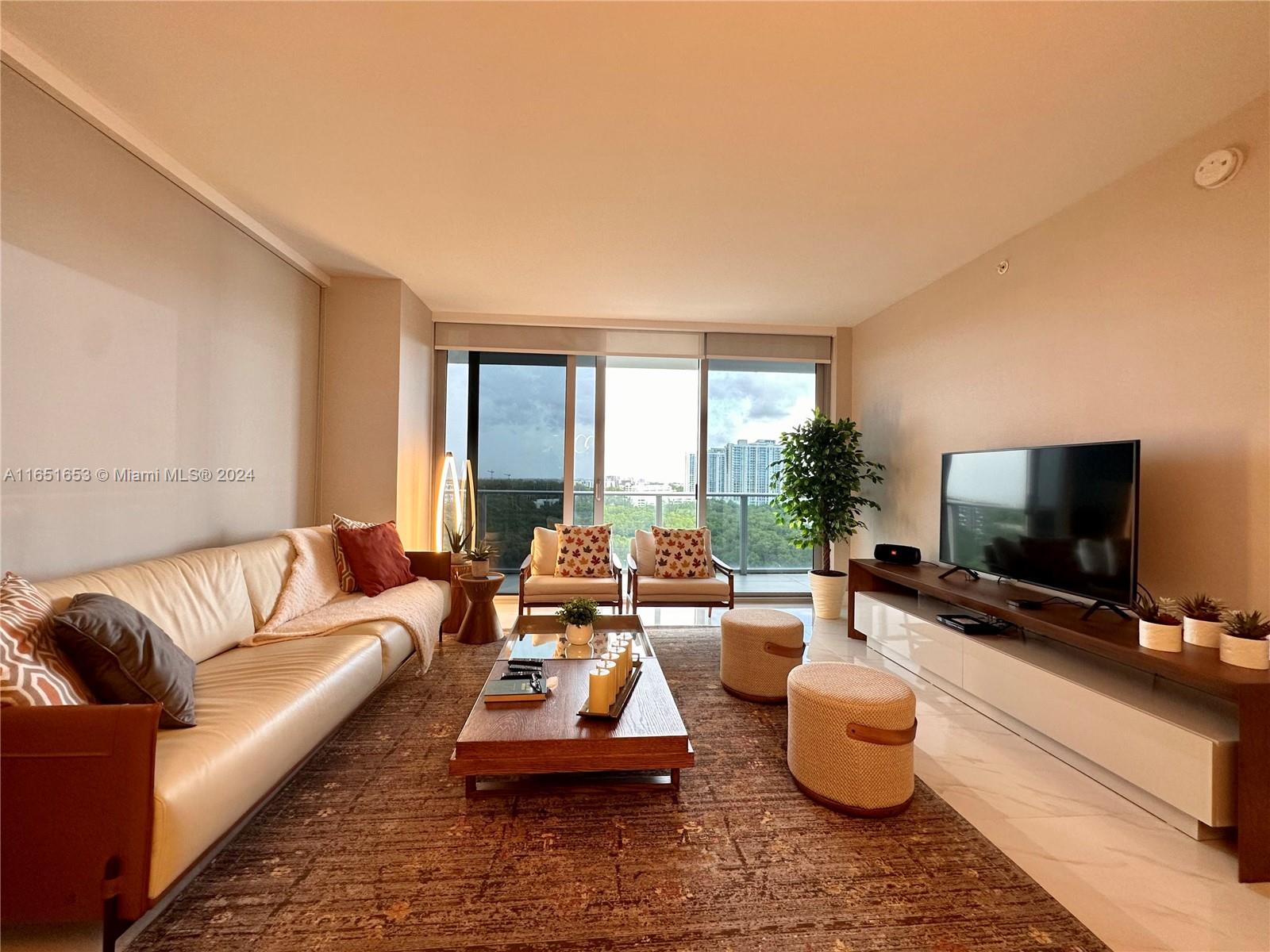 THE HARBOUR NORTH CONDO - Residential