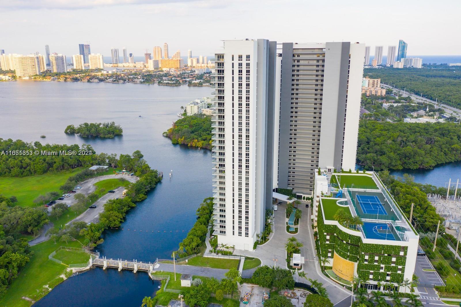 THE HARBOUR NORTH CONDO - Residential