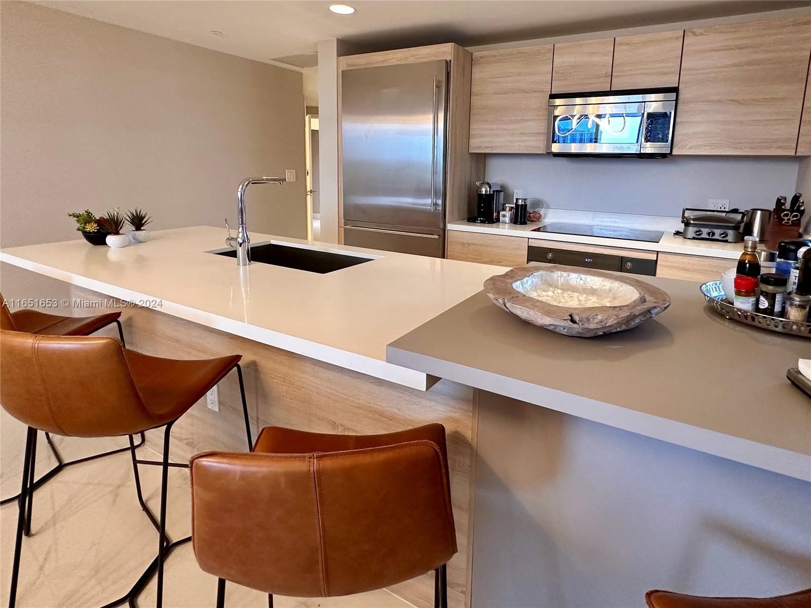 THE HARBOUR NORTH CONDO - Residential