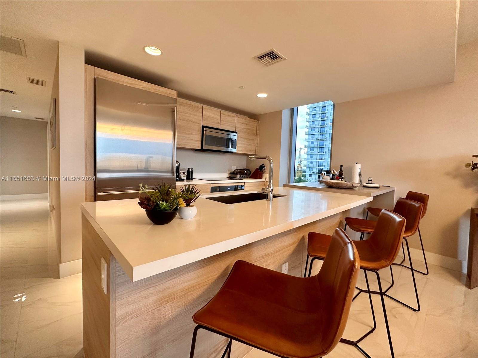 THE HARBOUR NORTH CONDO - Residential