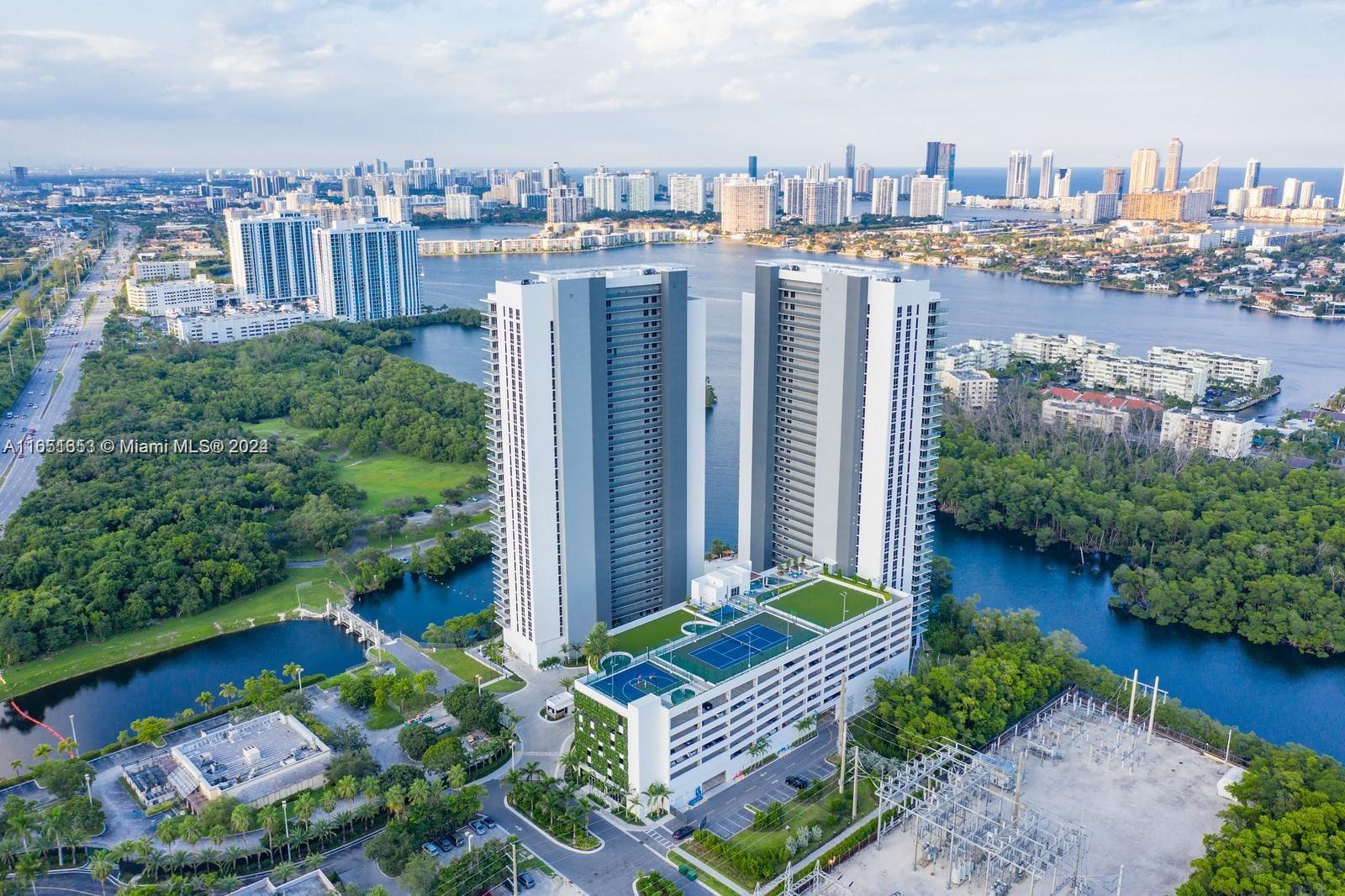 THE HARBOUR NORTH CONDO - Residential