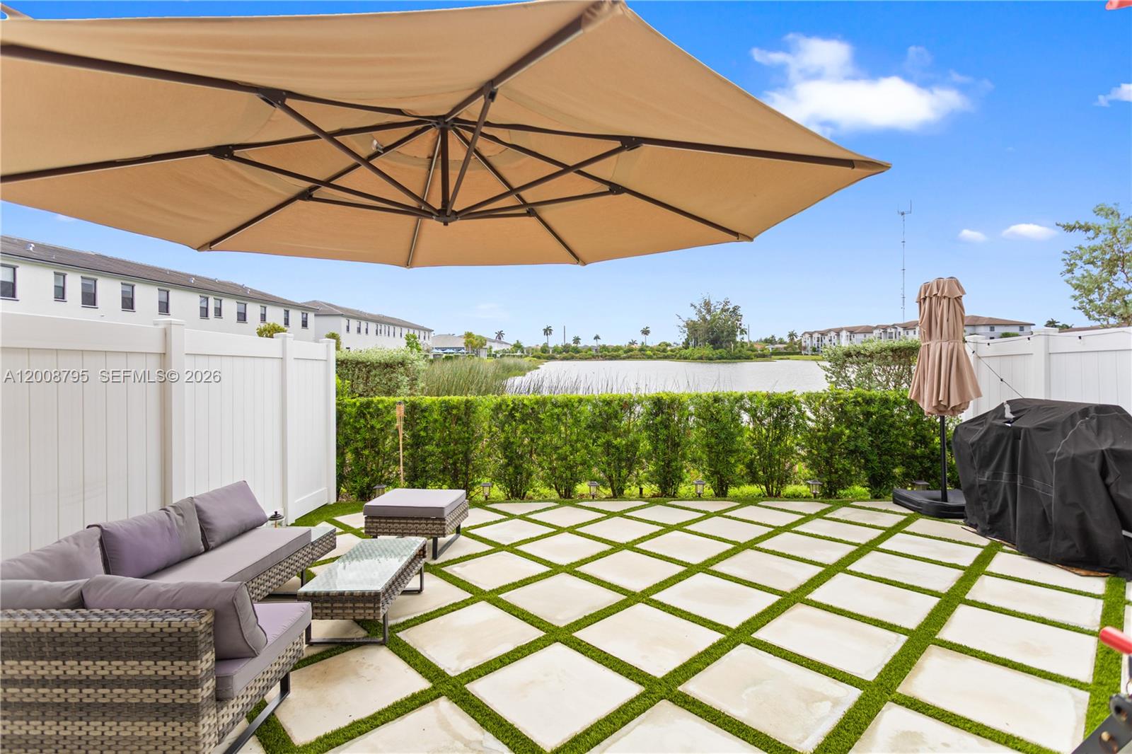 VISTA LAGO - Residential