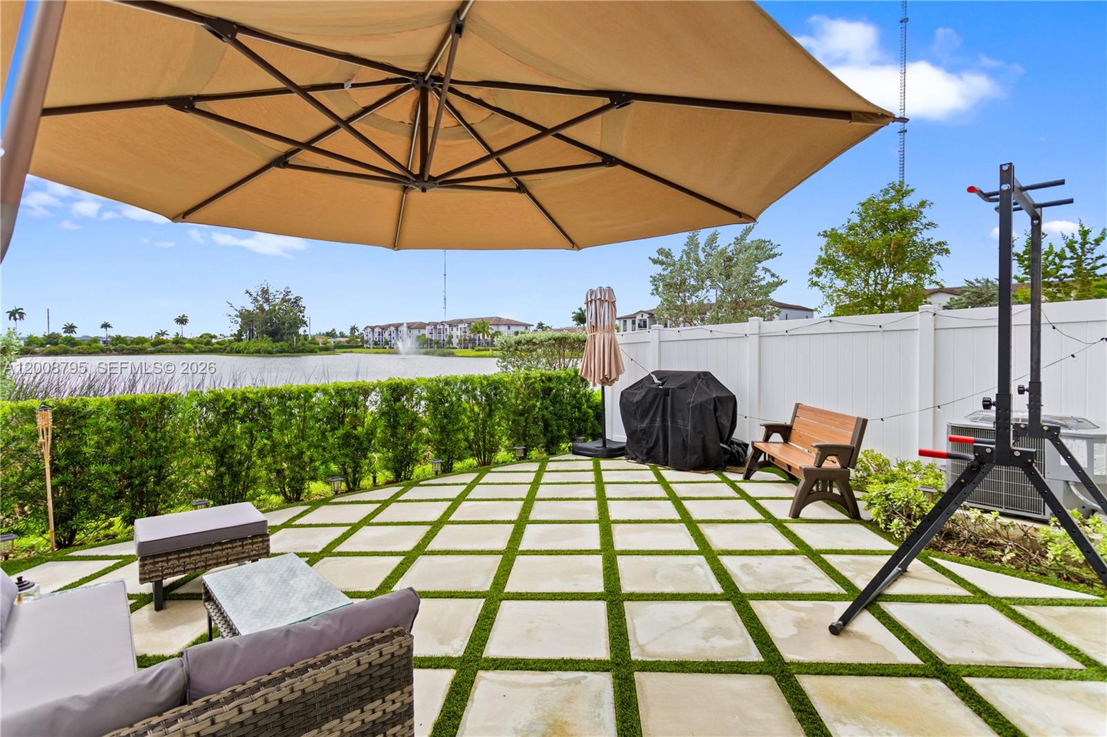 VISTA LAGO - Residential