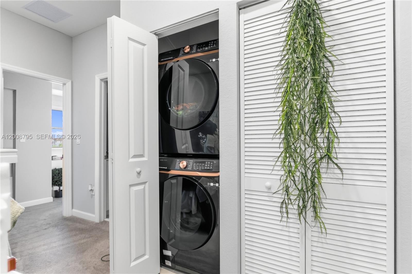 VISTA LAGO - Residential