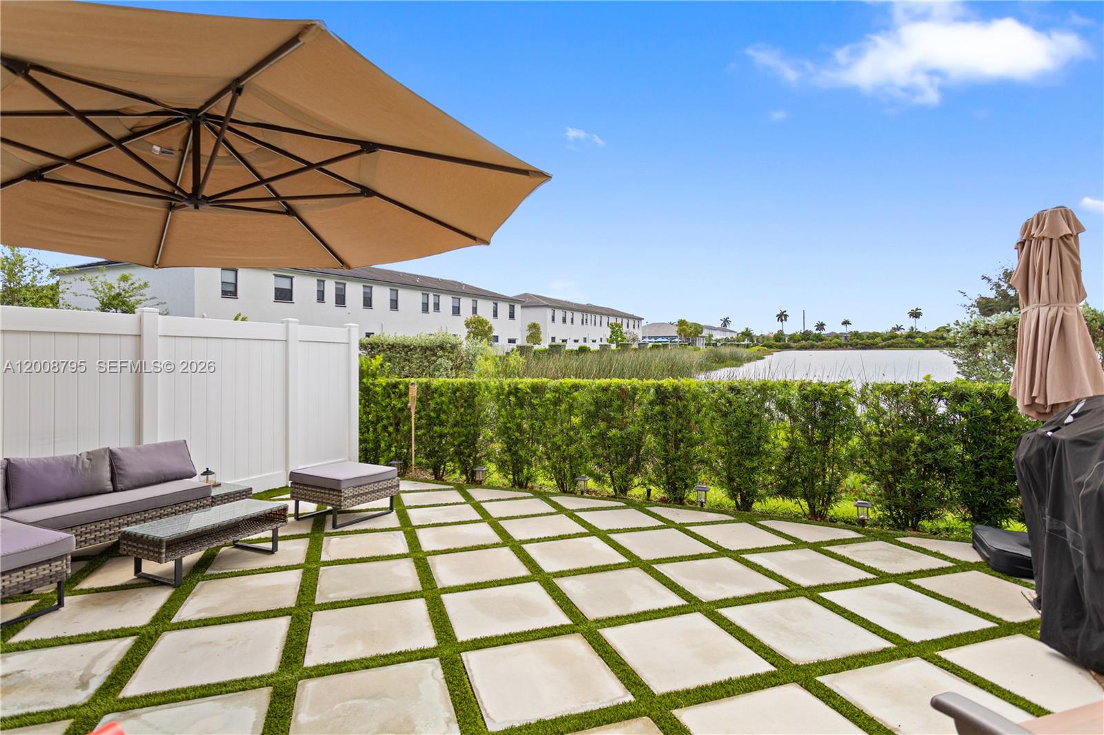 VISTA LAGO - Residential