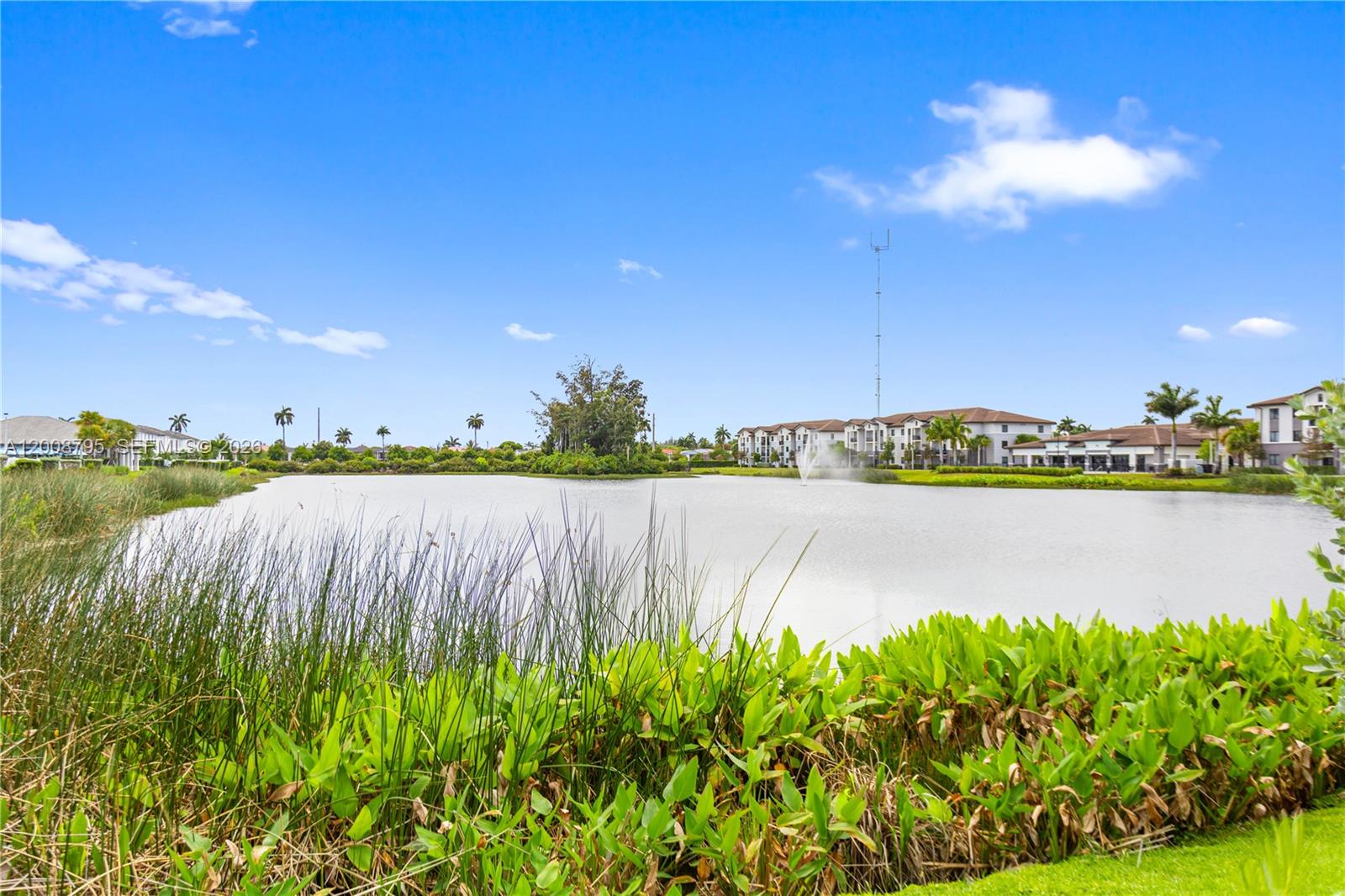 VISTA LAGO - Residential