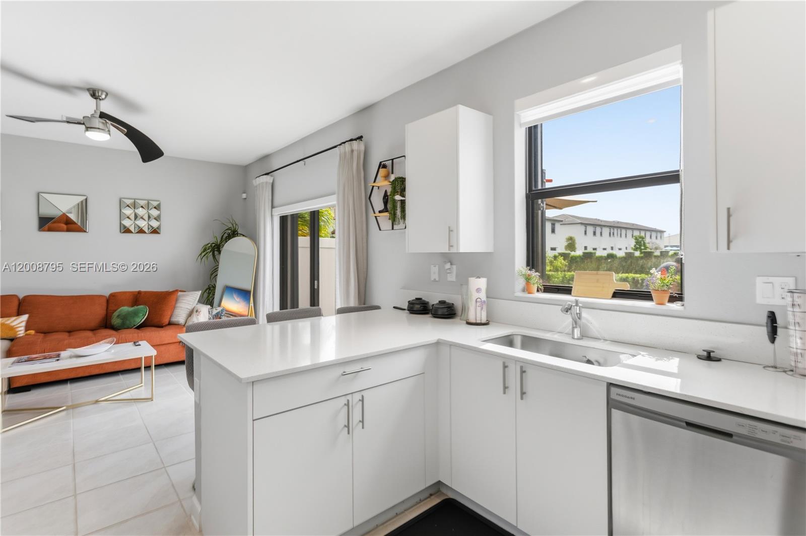 VISTA LAGO - Residential