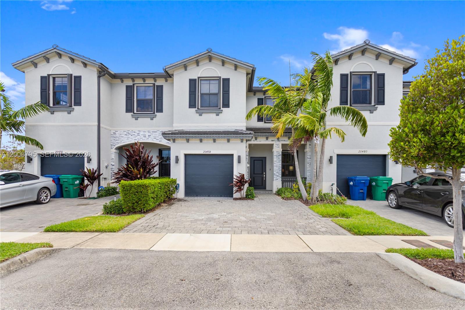 VISTA LAGO - Residential