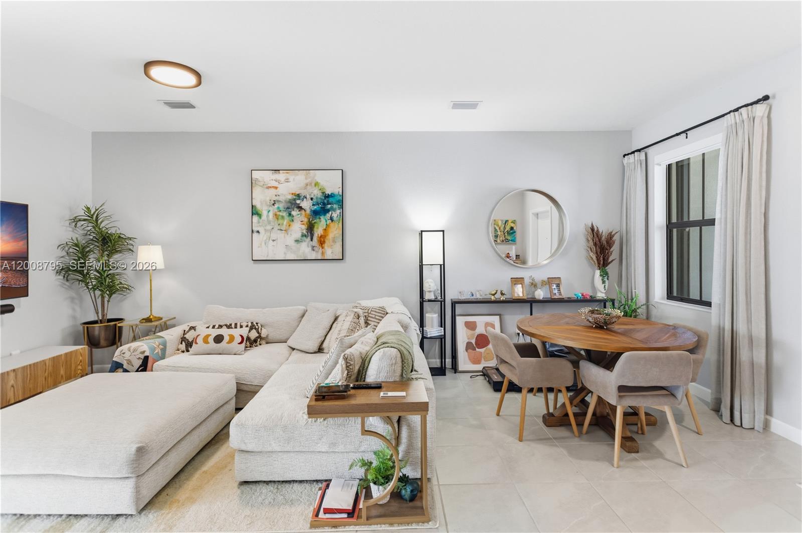 VISTA LAGO - Residential