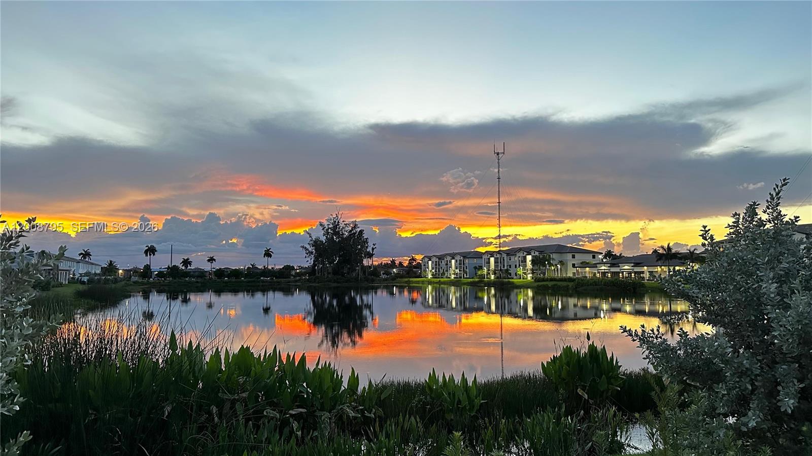 VISTA LAGO - Residential