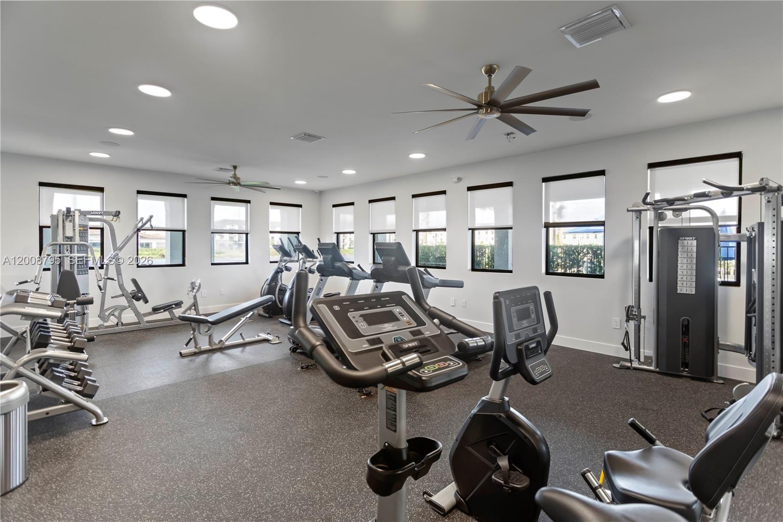 VISTA LAGO - Residential