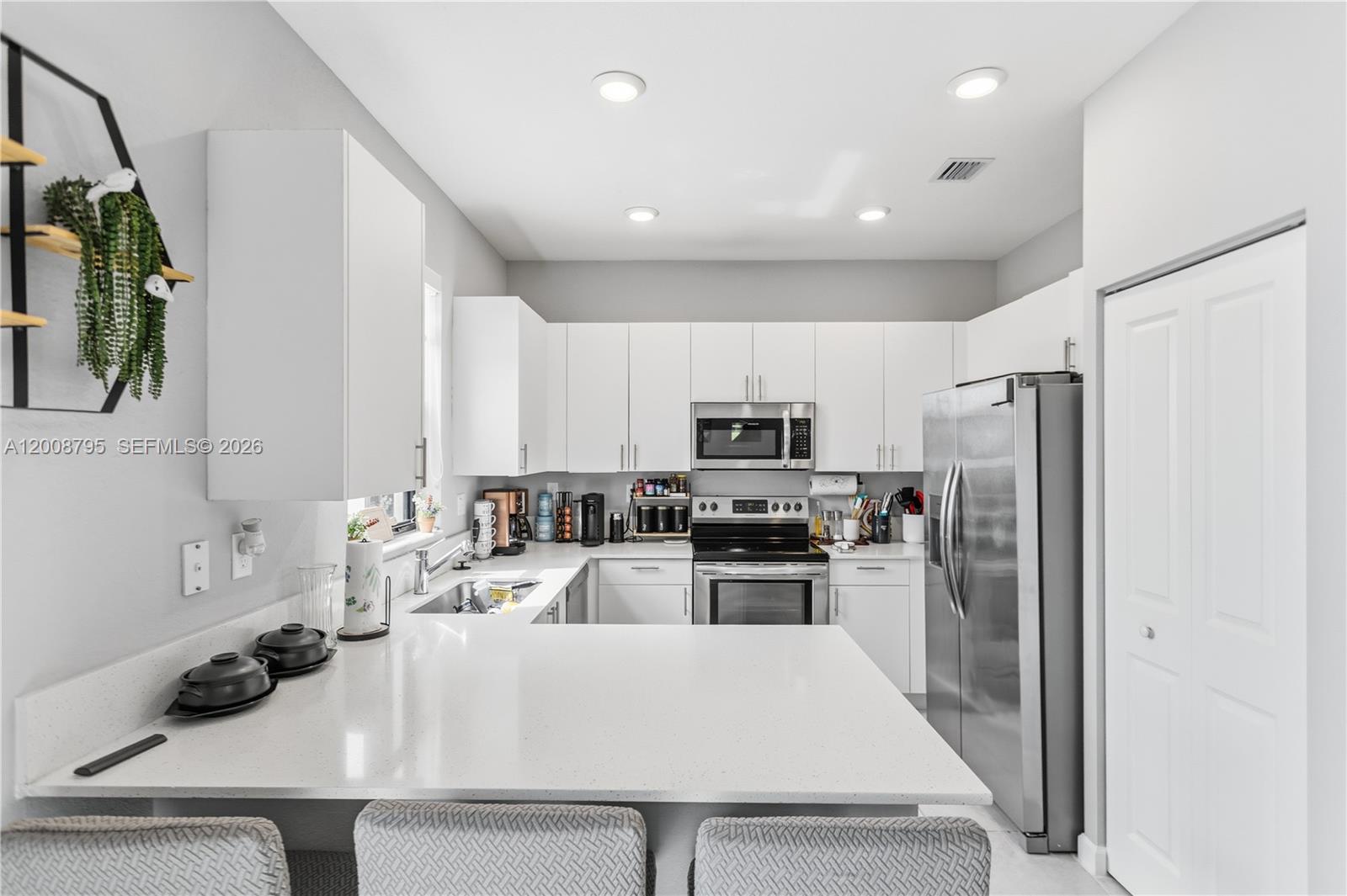 VISTA LAGO - Residential