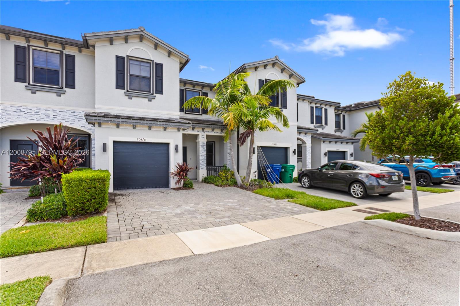 VISTA LAGO - Residential