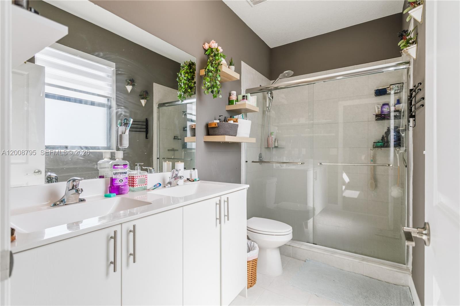 VISTA LAGO - Residential