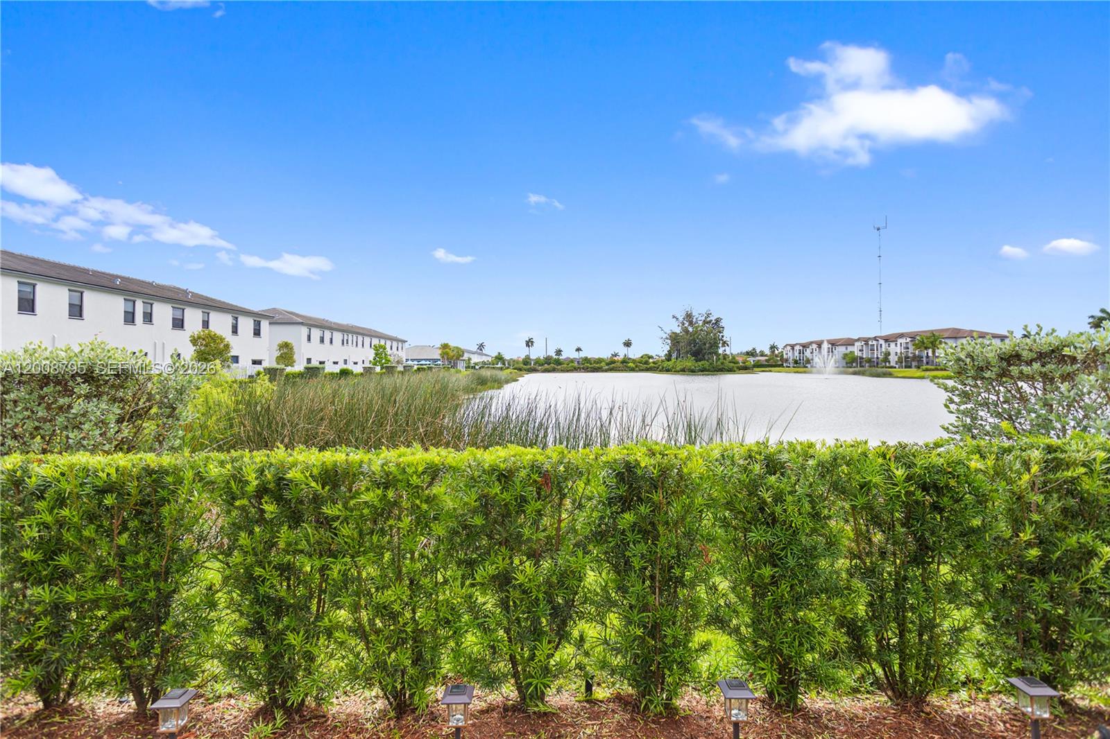 VISTA LAGO - Residential