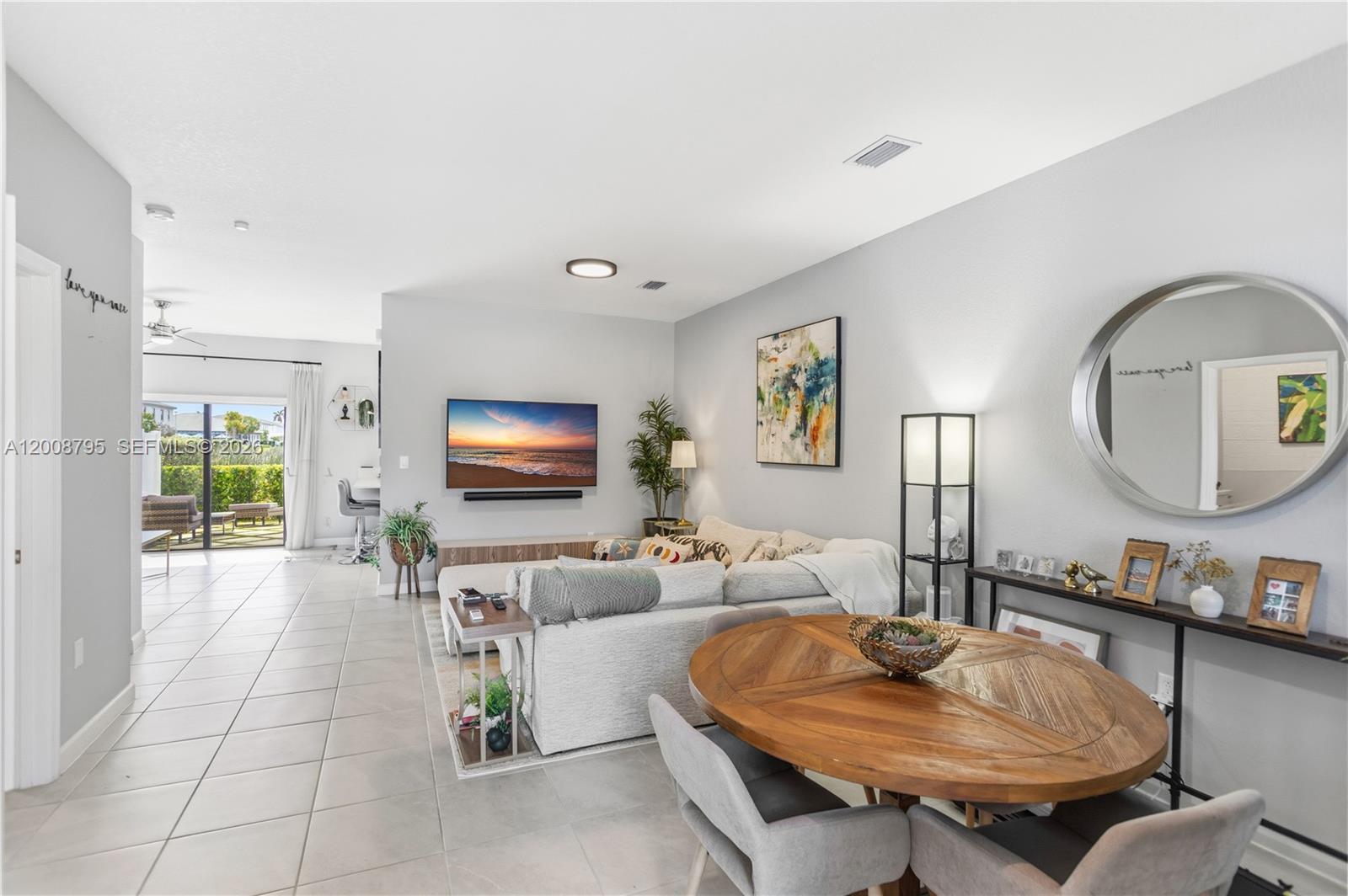 VISTA LAGO - Residential