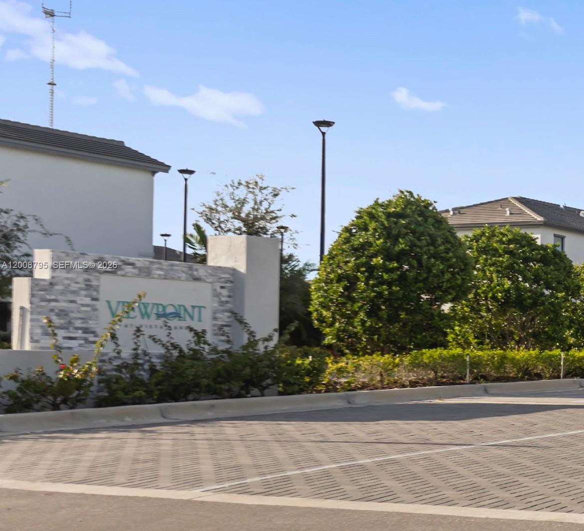 VISTA LAGO - Residential