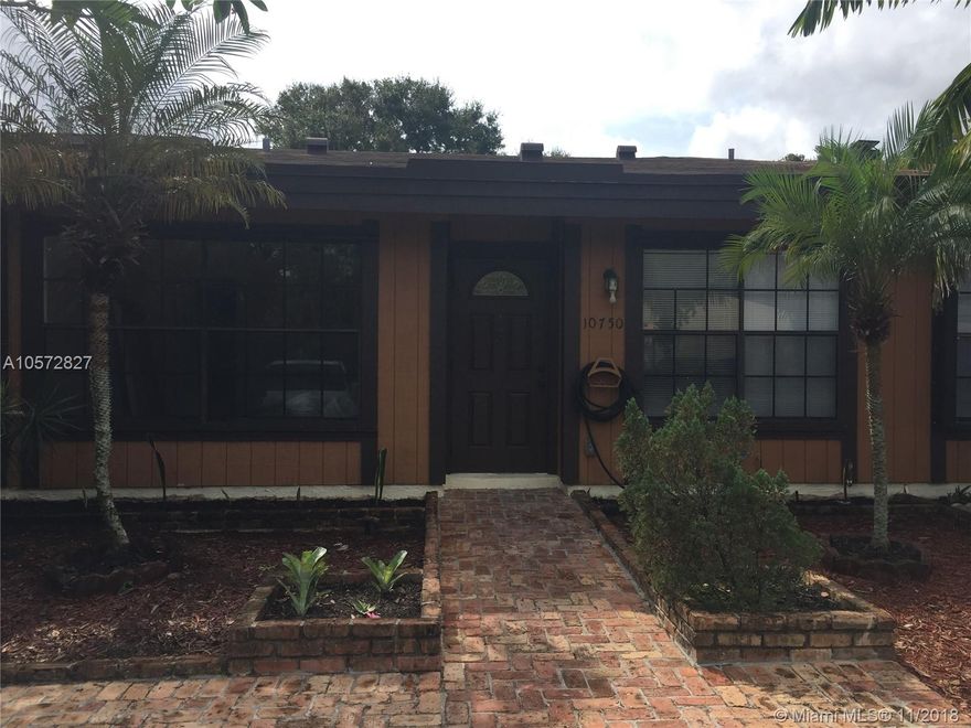 Spacious 2 bedroom, 2 bath plus den. Remodeled. New kitchen, new bathrooms, new tile flooring thru living areas, new laminate flooring in bedrooms. Full size W/D. Lake view. Large open patio.