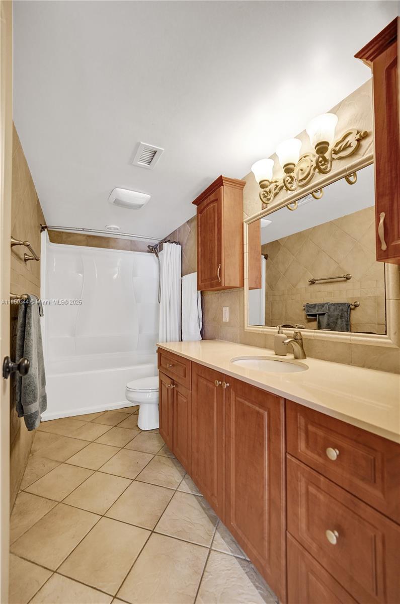 WELLINGTON TOWERS CONDO - Residential