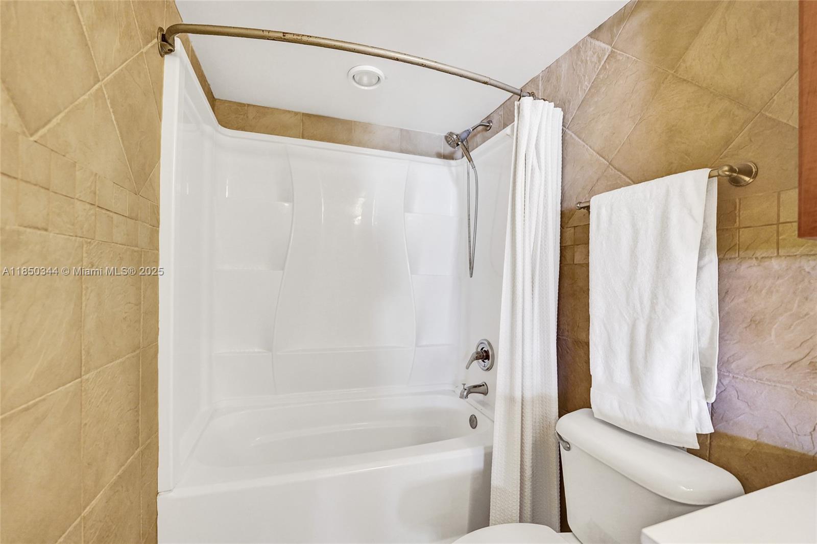 WELLINGTON TOWERS CONDO - Residential