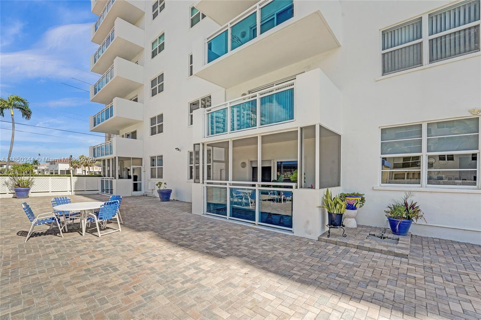 WELLINGTON TOWERS CONDO - Residential