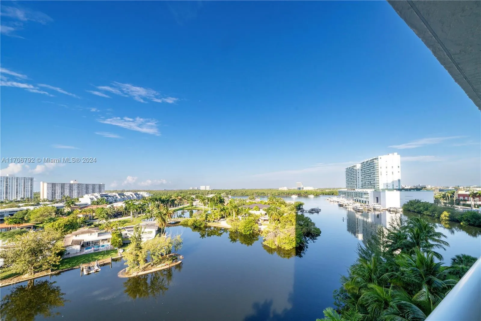 Sunny Isles Beach, Florida 33160, United States, 3 Bedrooms Bedrooms, ,4 BathroomsBathrooms,Residential,Pending,27523