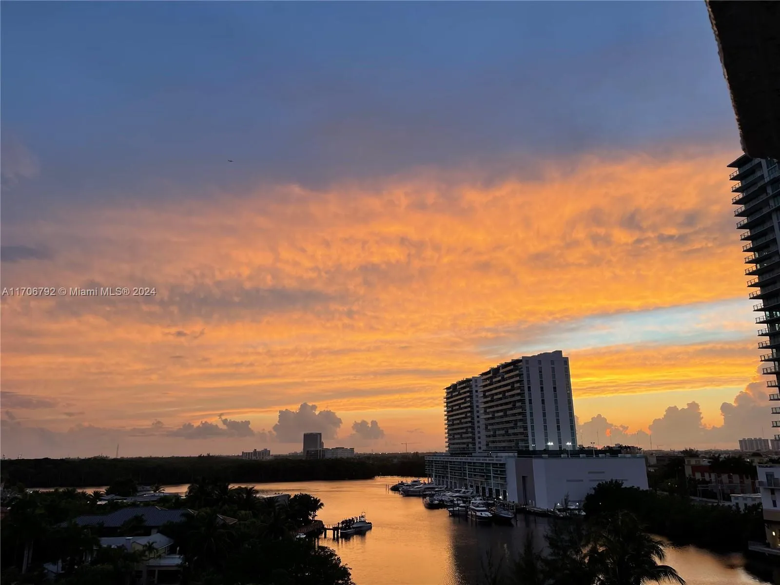 Sunny Isles Beach, Florida 33160, United States, 3 Bedrooms Bedrooms, ,4 BathroomsBathrooms,Residential,Pending,27523