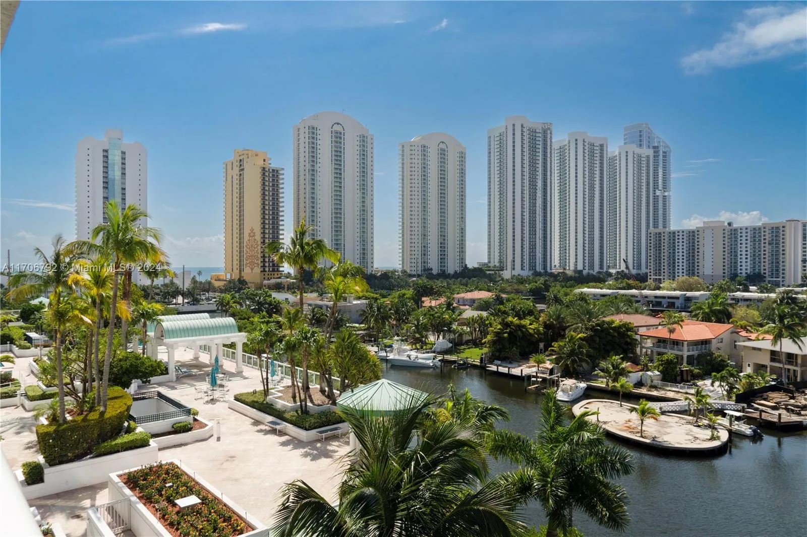 Sunny Isles Beach, Florida 33160, United States, 3 Bedrooms Bedrooms, ,4 BathroomsBathrooms,Residential,Pending,27523