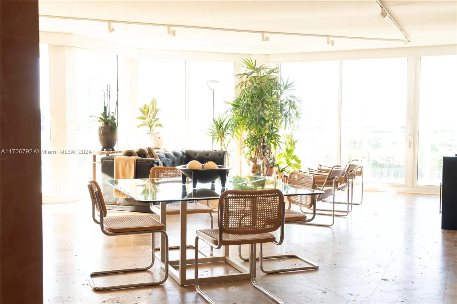 Sunny Isles Beach, Florida 33160, United States, 3 Bedrooms Bedrooms, ,4 BathroomsBathrooms,Residential,Pending,27523