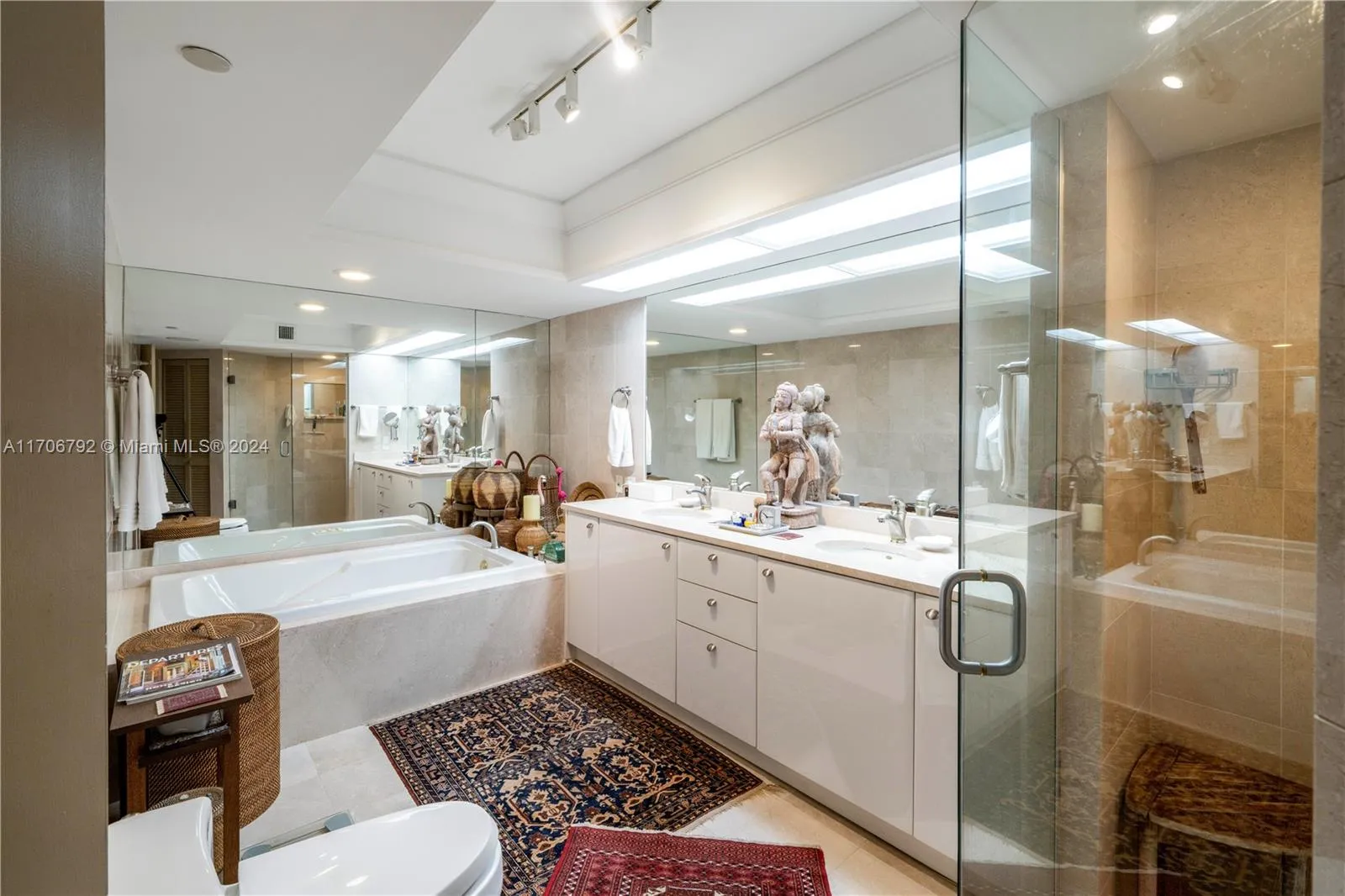 Sunny Isles Beach, Florida 33160, United States, 3 Bedrooms Bedrooms, ,4 BathroomsBathrooms,Residential,Pending,27523