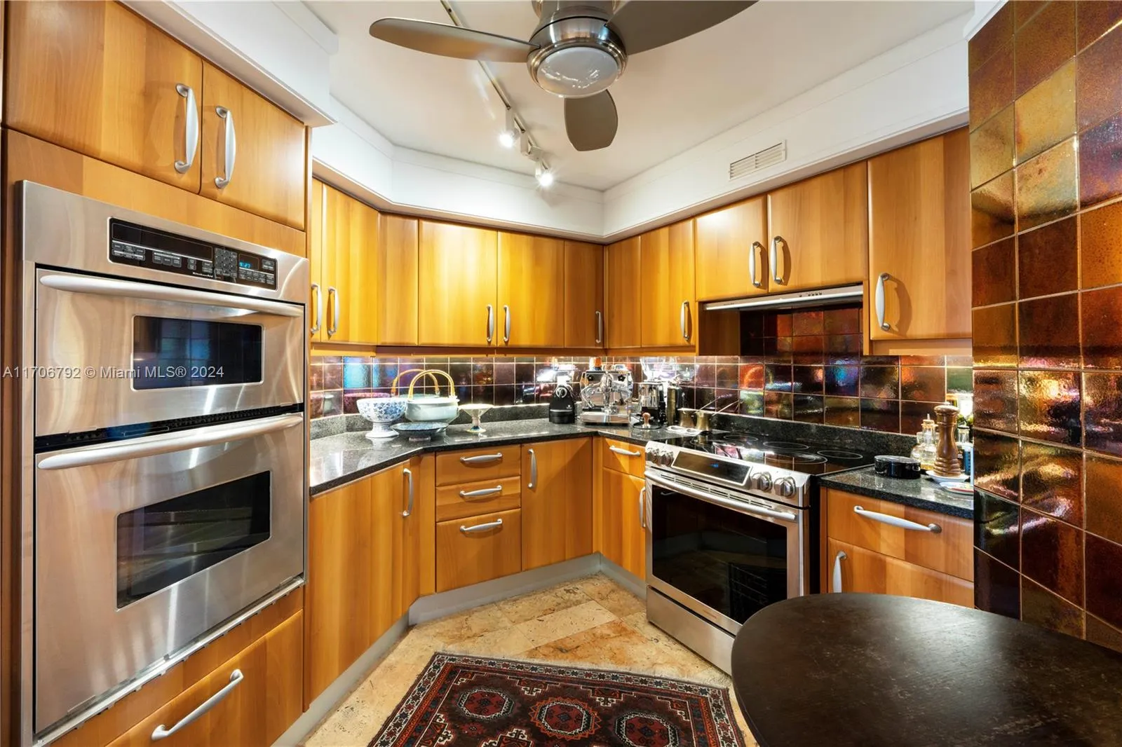 Sunny Isles Beach, Florida 33160, United States, 3 Bedrooms Bedrooms, ,4 BathroomsBathrooms,Residential,Pending,27523