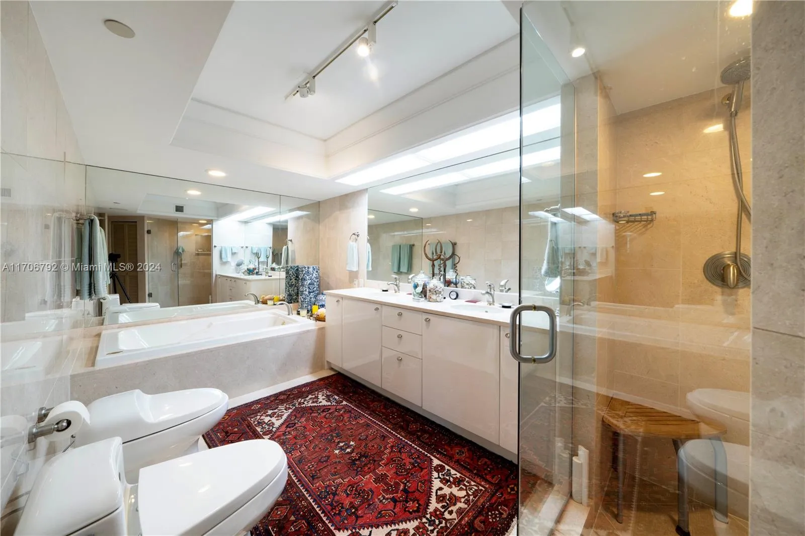 Sunny Isles Beach, Florida 33160, United States, 3 Bedrooms Bedrooms, ,4 BathroomsBathrooms,Residential,Pending,27523