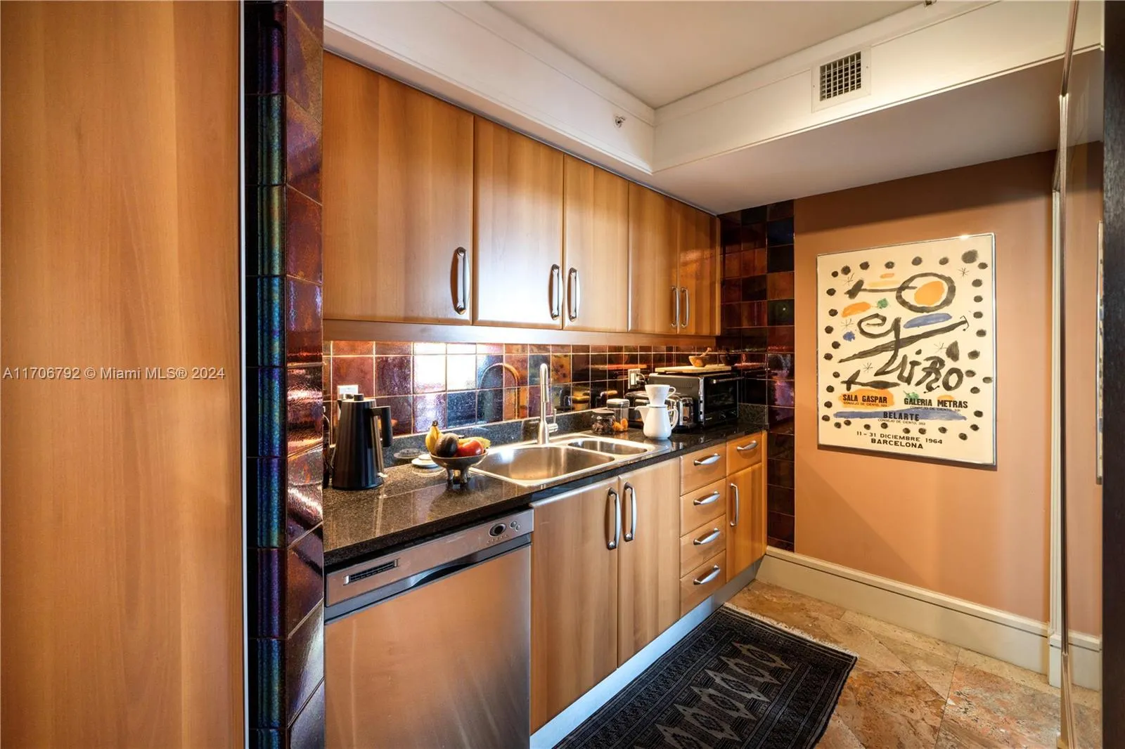 Sunny Isles Beach, Florida 33160, United States, 3 Bedrooms Bedrooms, ,4 BathroomsBathrooms,Residential,Pending,27523