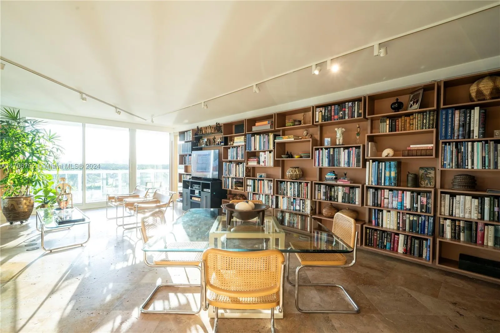 Sunny Isles Beach, Florida 33160, United States, 3 Bedrooms Bedrooms, ,4 BathroomsBathrooms,Residential,Pending,27523