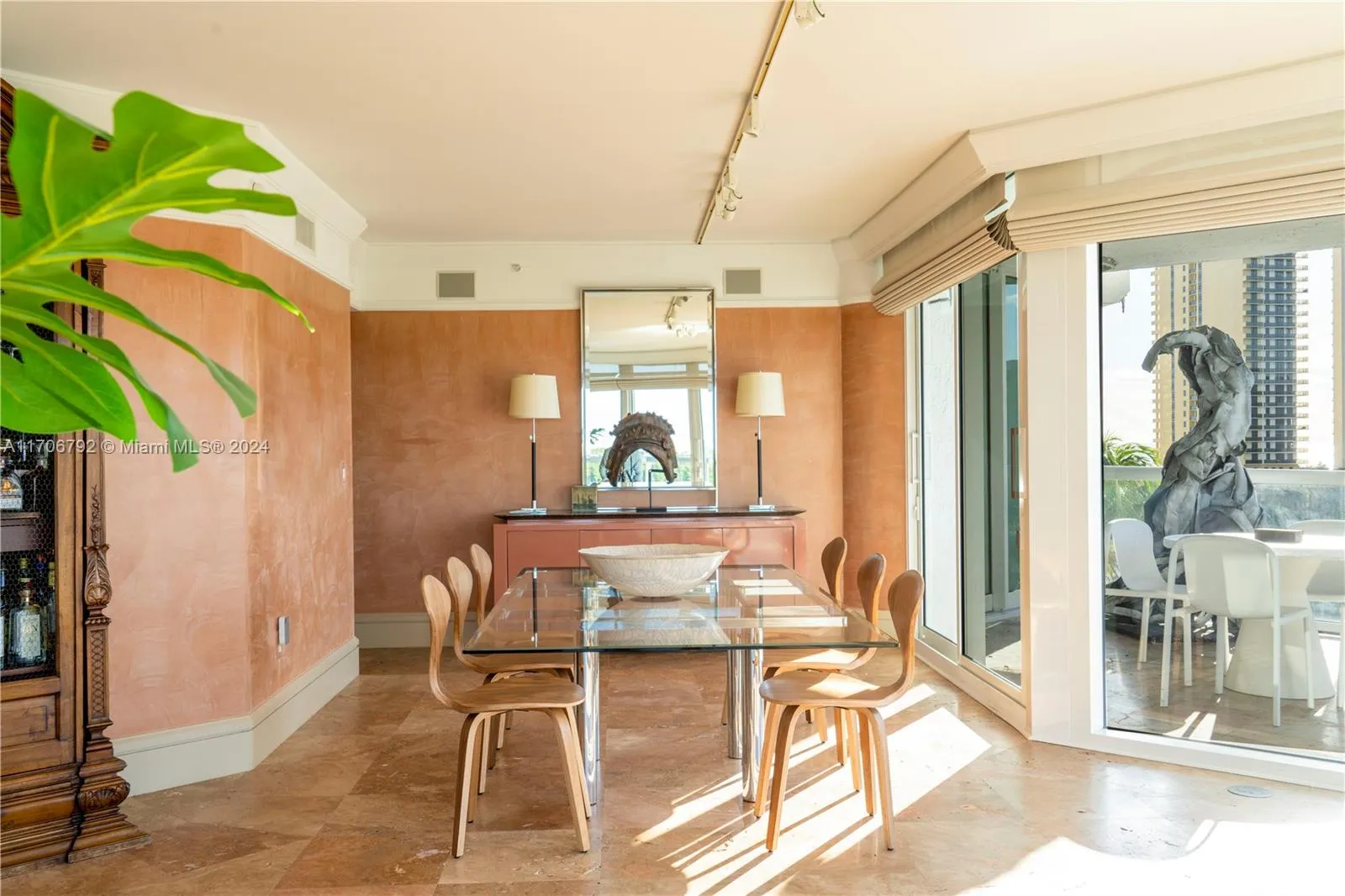 Sunny Isles Beach, Florida 33160, United States, 3 Bedrooms Bedrooms, ,4 BathroomsBathrooms,Residential,Pending,27523