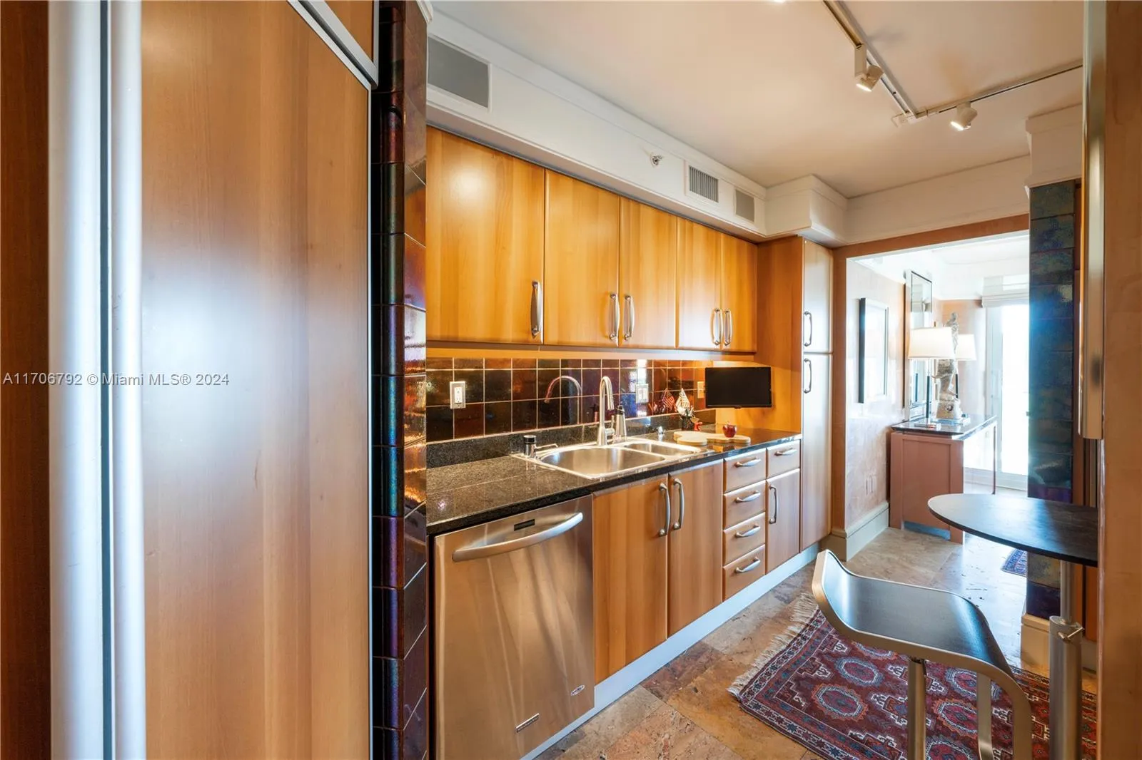 Sunny Isles Beach, Florida 33160, United States, 3 Bedrooms Bedrooms, ,4 BathroomsBathrooms,Residential,Pending,27523