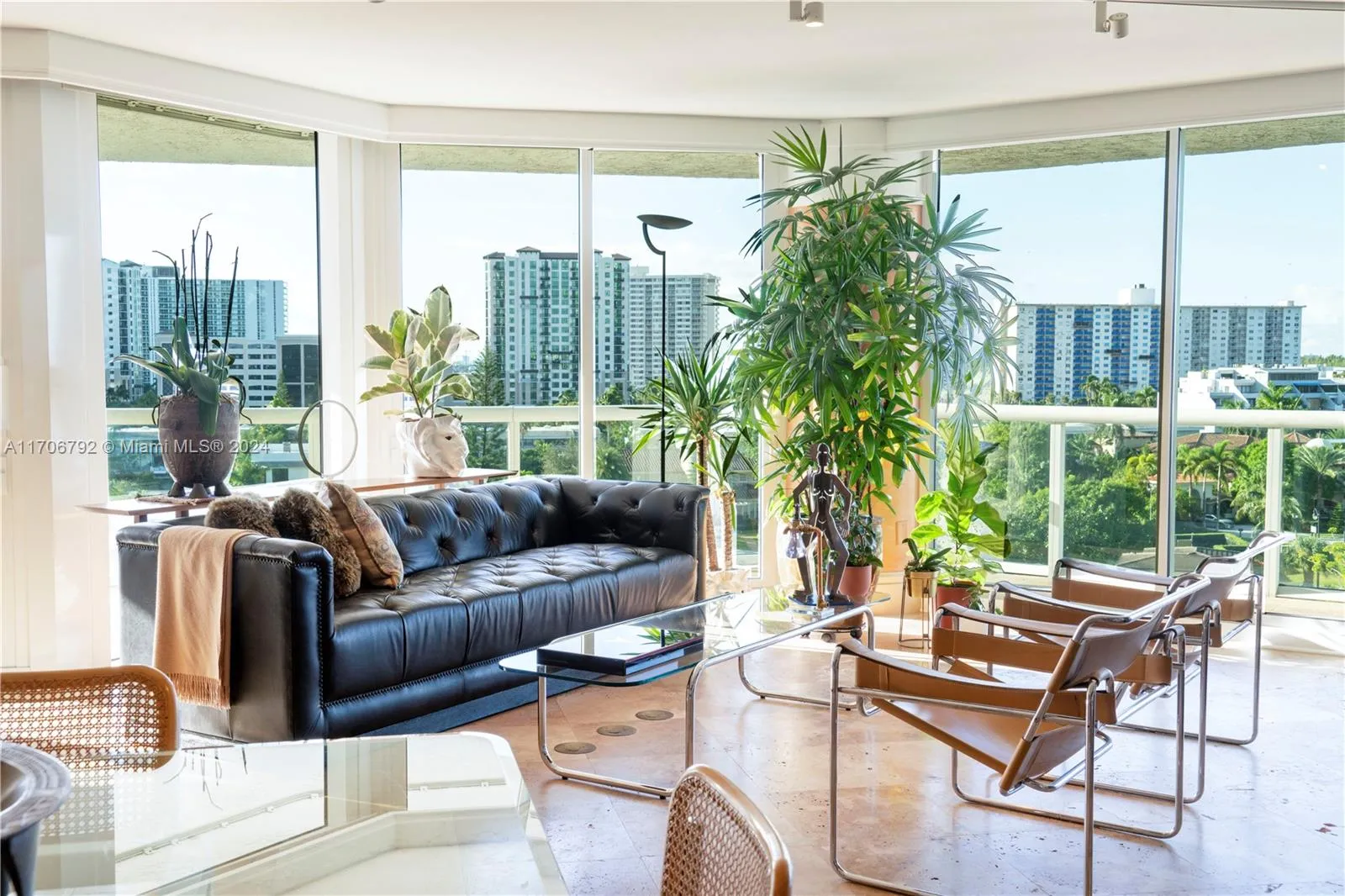 Sunny Isles Beach, Florida 33160, United States, 3 Bedrooms Bedrooms, ,4 BathroomsBathrooms,Residential,Pending,27523